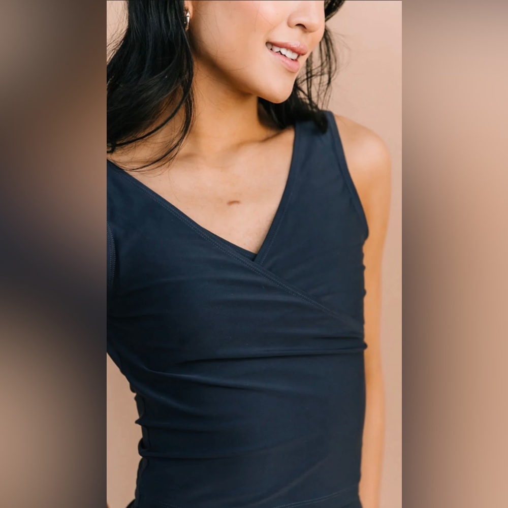 Honey Mark Basil wrap top, size M
